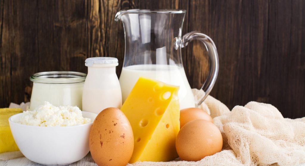 Los ovolactovegetarianos consumen productos lácteos y huevos. 