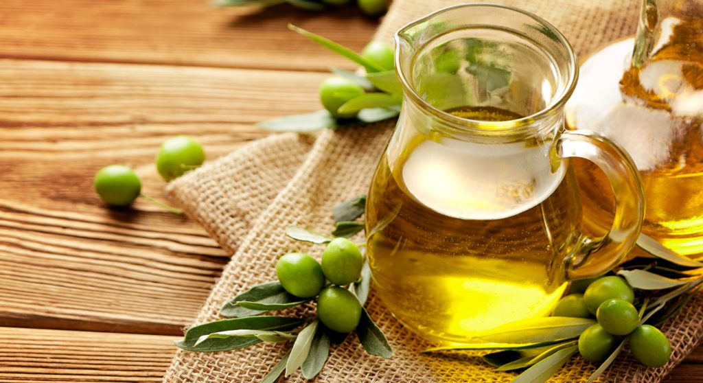 aceite de oliva en la mesa